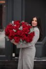 кошик з червоних троянд - Зображення 3