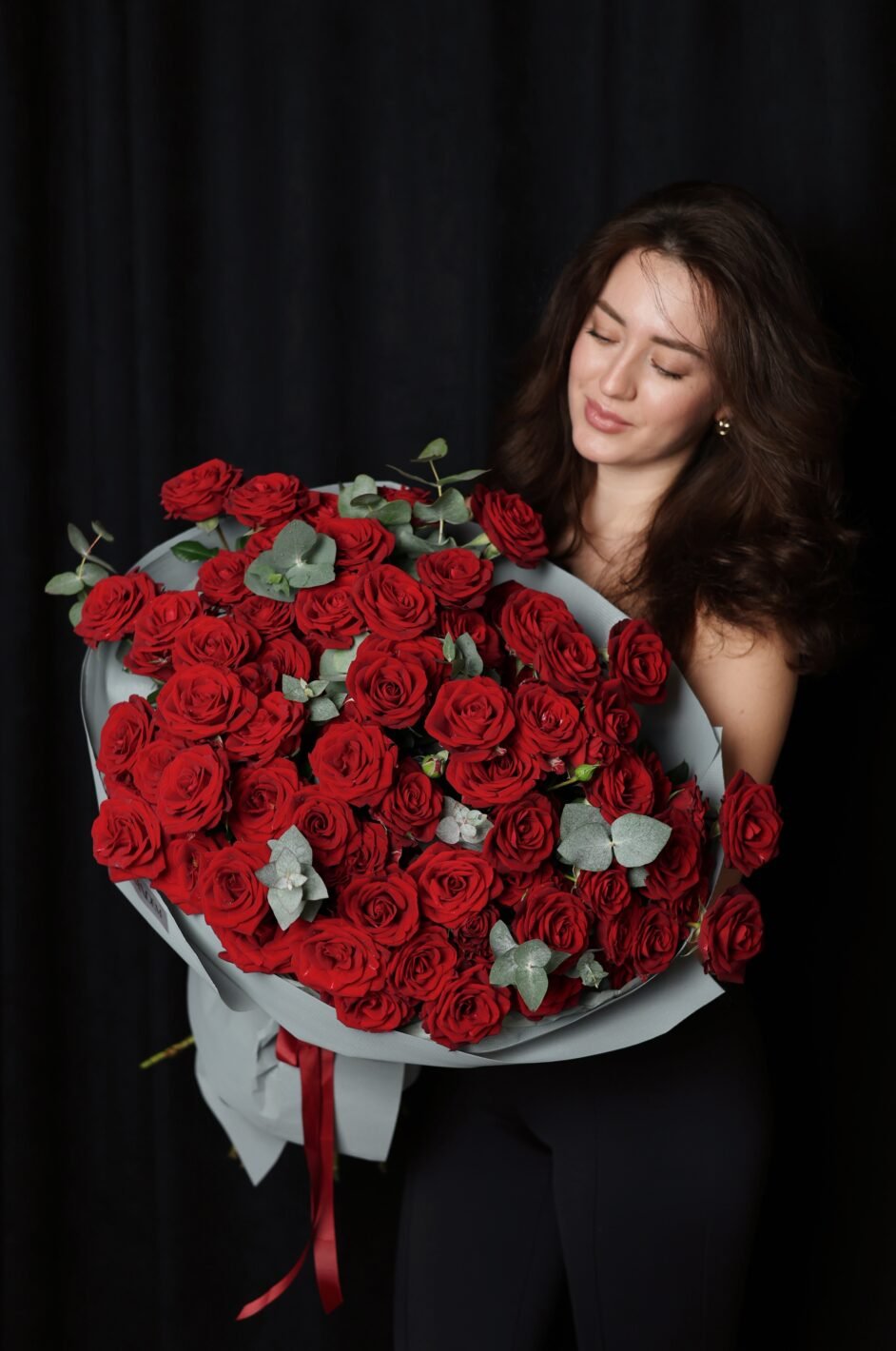 Processed with VSCO with al5 preset Монобукет з червоних кущових троянд - Зображення 1