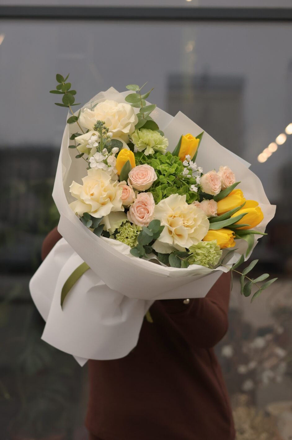 Processed with VSCO with v3 preset Весняний жовто-зелений букет - Image 1