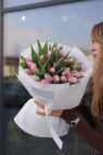 25 ніжно-рожевих тюльпанів