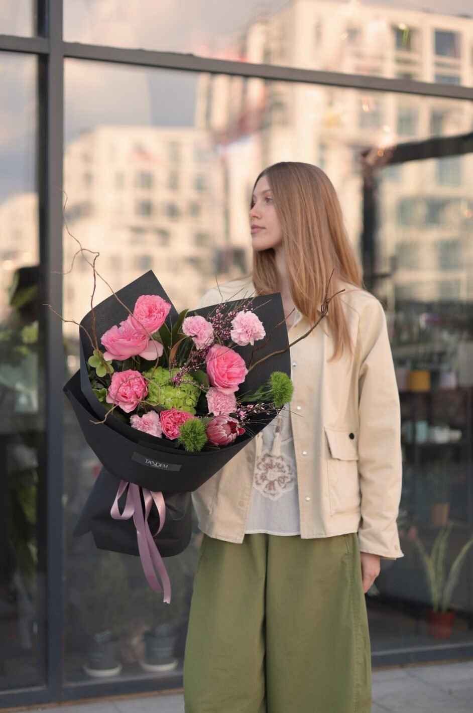 Processed with VSCO with v3 preset Розкішний весняний мікс у чорному упакванні - Image 1