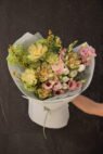 Весняний мікс із трояндами веггі та вербою