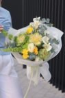 Букет весняний з калами, веггі та фрезією - Зображення 3
