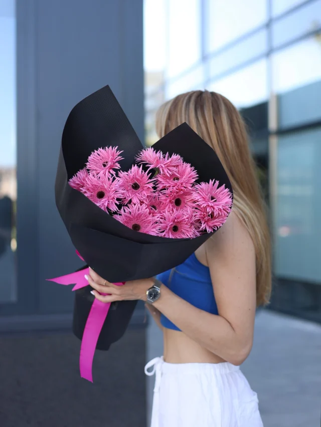 Дует, створений завдяки контрастам та любові до квітів 🌸#квітиужгородзамовити #квіти #квітиужгород #доставкаквітівужгород  #flowers #foryou  #букети #букетиужгород #доставкаквітів #квітизакарпаття#tandem_greenshop